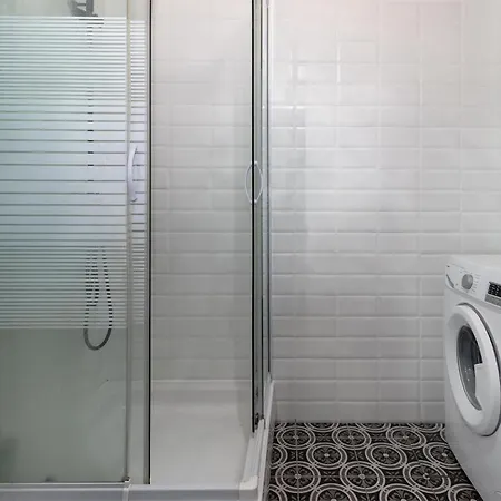 2 Bedroom Stunning In דירה *