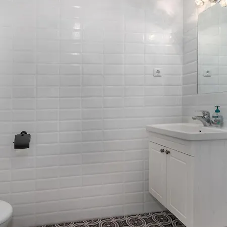 2 Bedroom Stunning In דירה דראמליי
