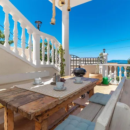 Gorgeous In With House Sea View *
